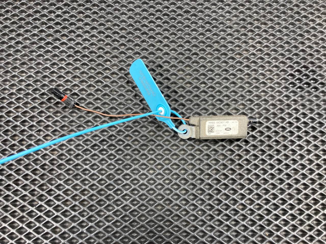 антенна Jaguar F-Pace 1 поколение X761 2016, 3.0 л., бензин, АКПП, внедорожник 5 дв., HK8318C901AB, T4A6109 - фото №1