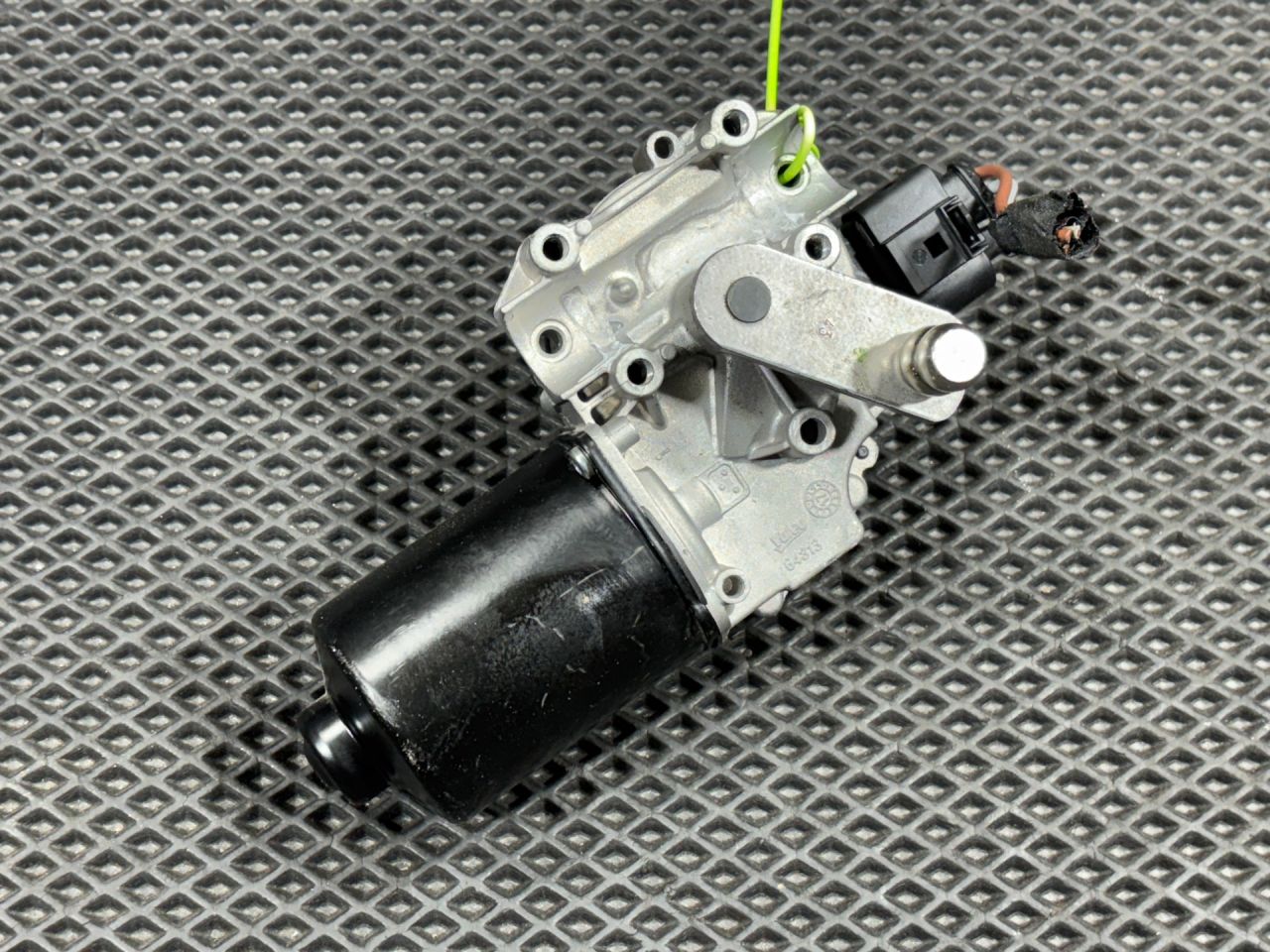 моторчик передних стеклоочистителей (дворников) Land Rover Range Rover Velar 1 поколение 2017, 2.0 л., бензин, АКПП, внедорожник 5 дв., W000060842, HK8317500AB, HK83-17500-AB, HK83-17500, T4A1169, LR093421 - фото №1