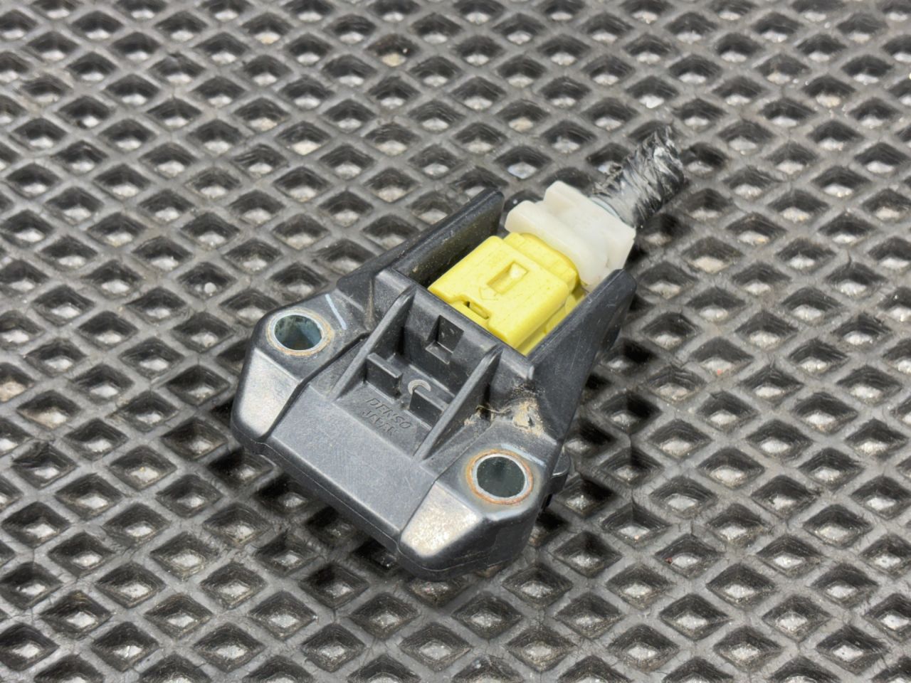 датчик удара Lexus LS 4 поколение 2007, 4.6 л., 1UR-FSE, бензин, АКПП, седан, 89173-35080 - фото №1