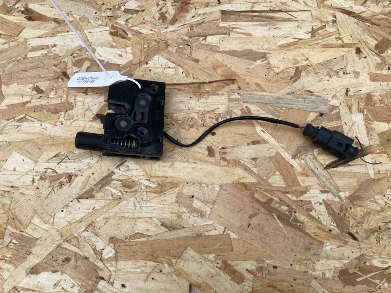 замок капота Audi A6 4G/C7 2012, 2.0 л., CDNB, бензин, АКПП, седан, 4G0823509C, 4G0823509D - фото №1