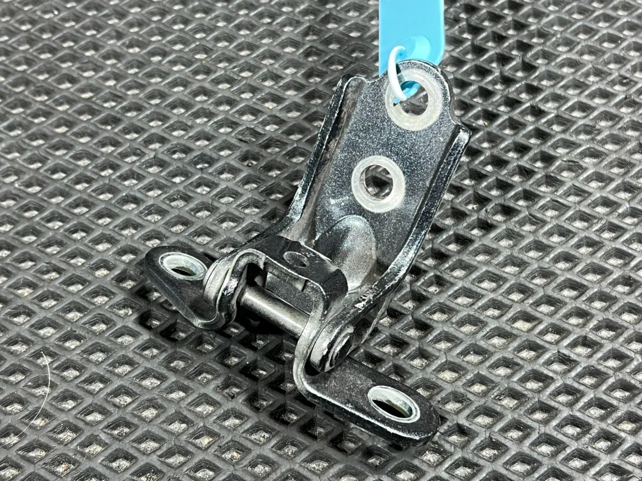 петля двери Genesis G70 1 поколение 2019, 2.0 л., G4KL, бензин, АКПП, седан - фото №1