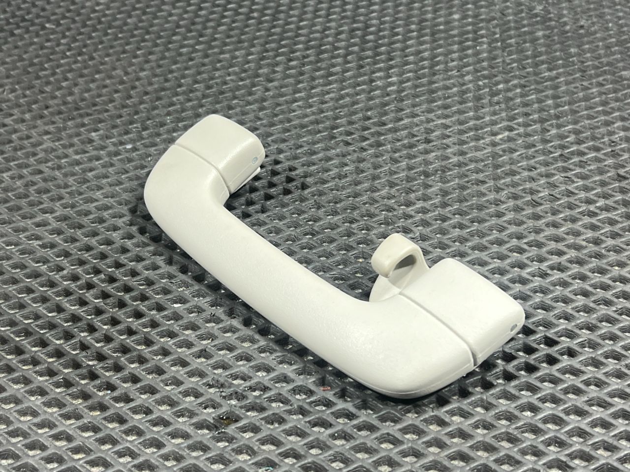 ручка внутренняя потолочная Genesis G70 1 поколение 2019, 2.0 л., G4KL, бензин, АКПП, седан, 85340-G9300RJS - фото №1