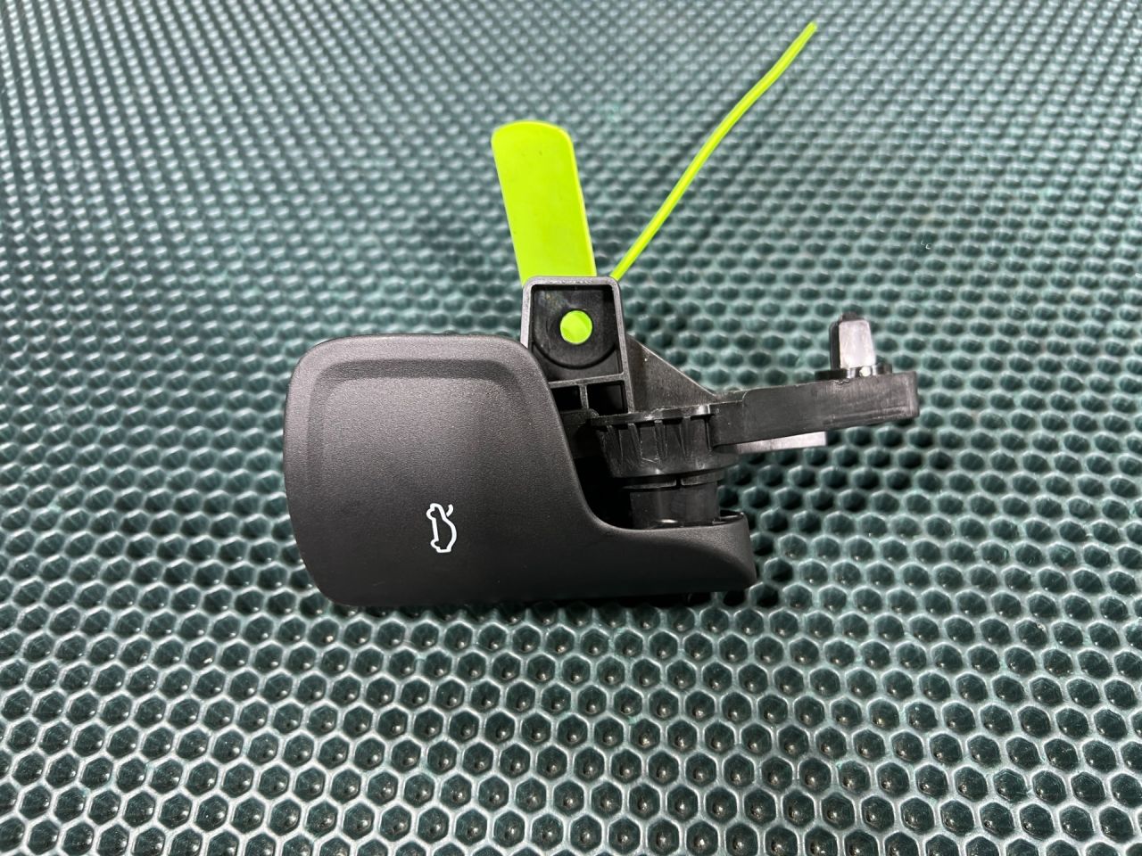 ручка открывания капота Audi A6 C8 2019, 3.0 л., бензин, АКПП, седан, 4K1823633B - фото №1