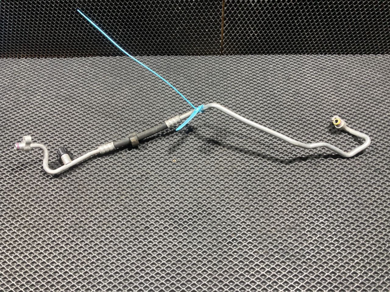 трубка кондиционера Mercedes-Benz CLS-Класс C218/X218 2012, 4.7 л., бензин, АКПП, A2128309600 - фото №1