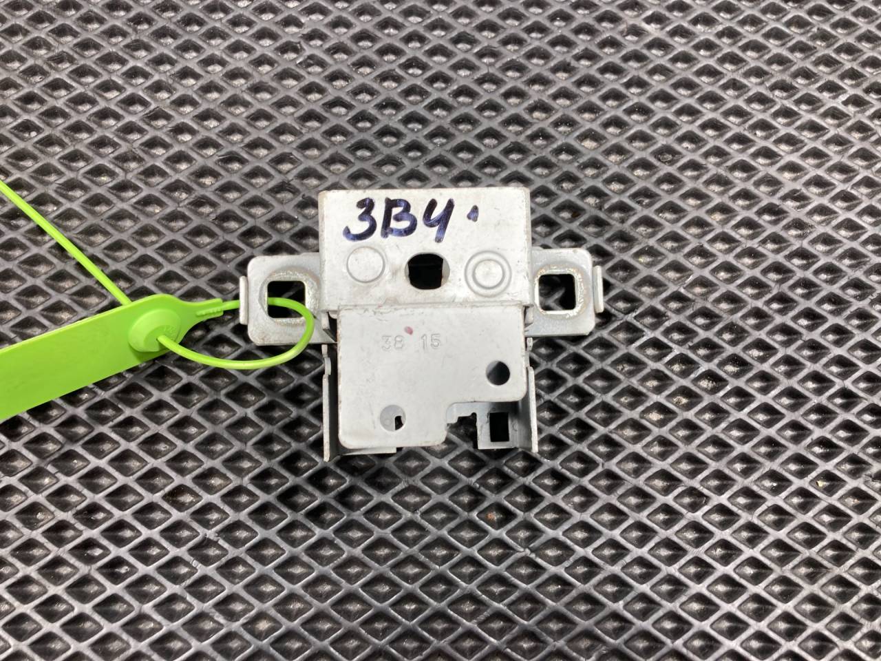 замок капота Jaguar F-Type 1 поколение X152 2016, 3.0 л., 306PS, бензин, АКПП, кабриолет, 6W8316700AG, C2P15214 - фото №1