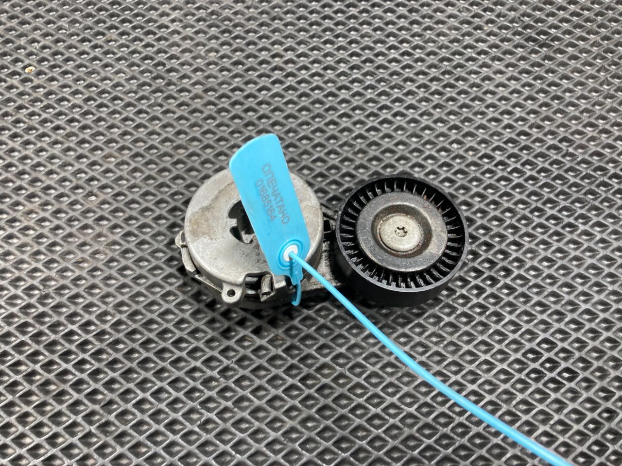 Натяжитель ремня агрегатов Audi A5 8T 2010, 2.0 л., CAEB, бензин, АКПП, лифтбэк, 06H903133G, 06H903133F - фото №1