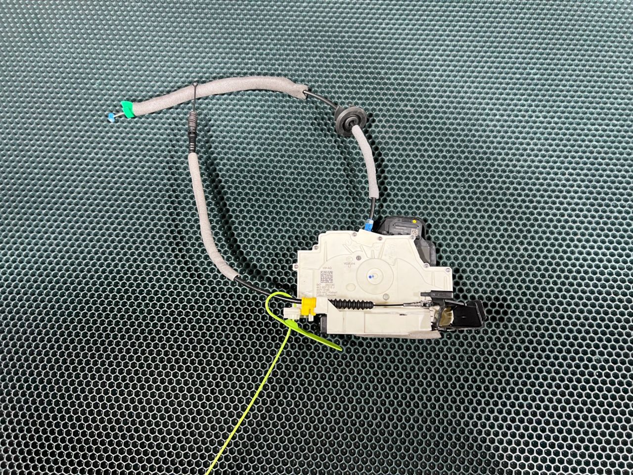 замок двери передней левой Audi A6 C8 2019, 3.0 л., бензин, АКПП, седан, 4K1837015J - фото №1