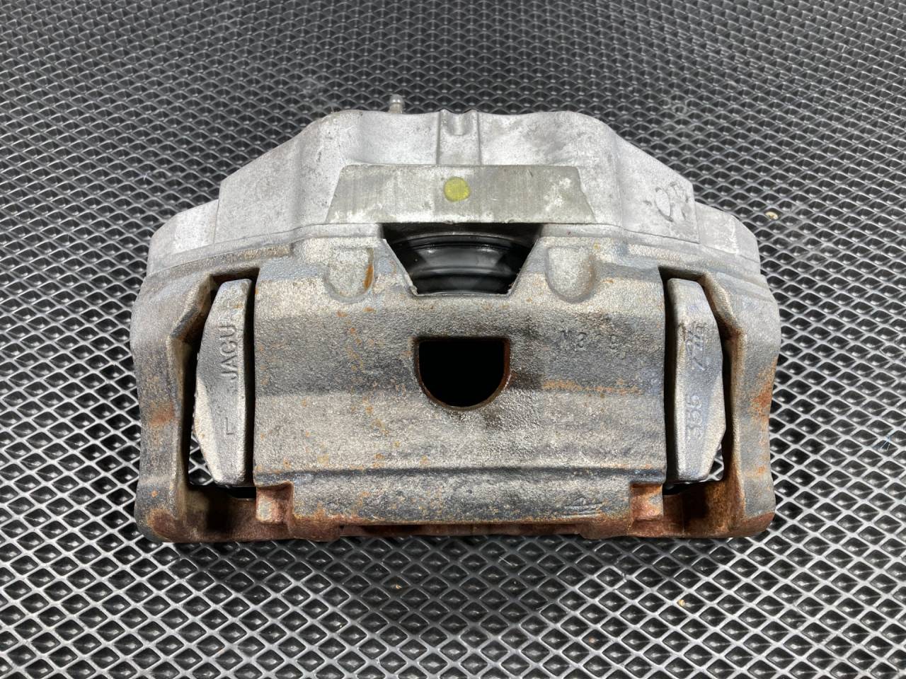 суппорт передний левый Jaguar XJ 4 поколение 2012, 5.0 л., 508PN, бензин, АКПП, седан, C2D23147 - фото №1