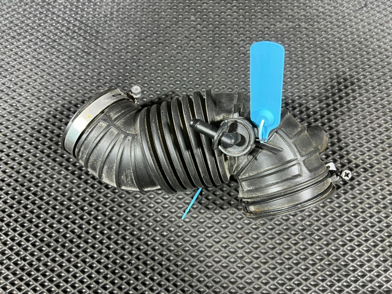 патрубок воздушного фильтра Hyundai Tucson 4 поколение 2024, 2.5 л., G4KN, бензин, АКПП, внедорожник 5 дв., 28130-CW200 - фото №1