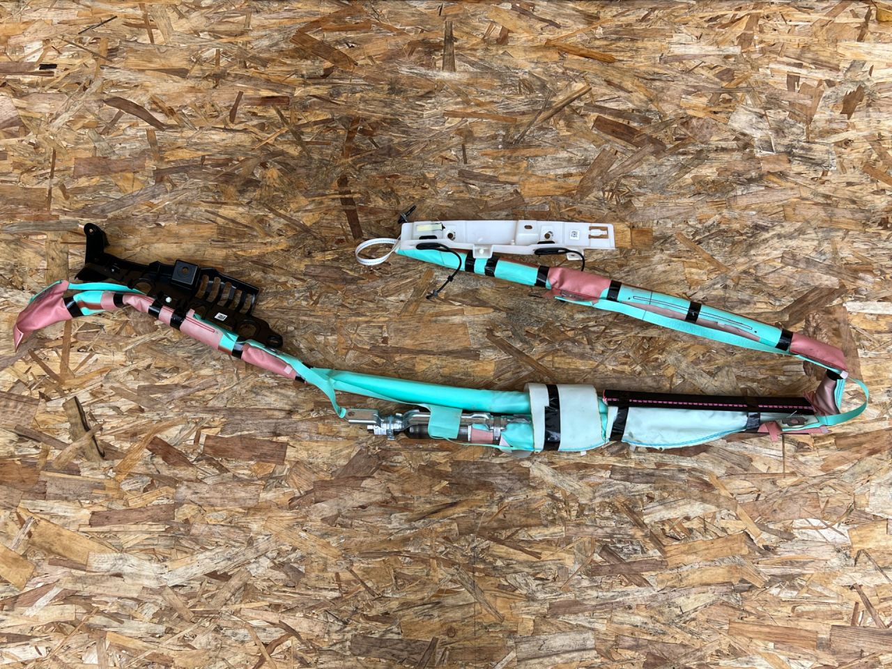 подушка безопасности боковая (шторка) Ford Mustang Mach-E 1 поколение 2023, электро, внедорожник 5 дв., LJ8BR042D95AH - фото №1