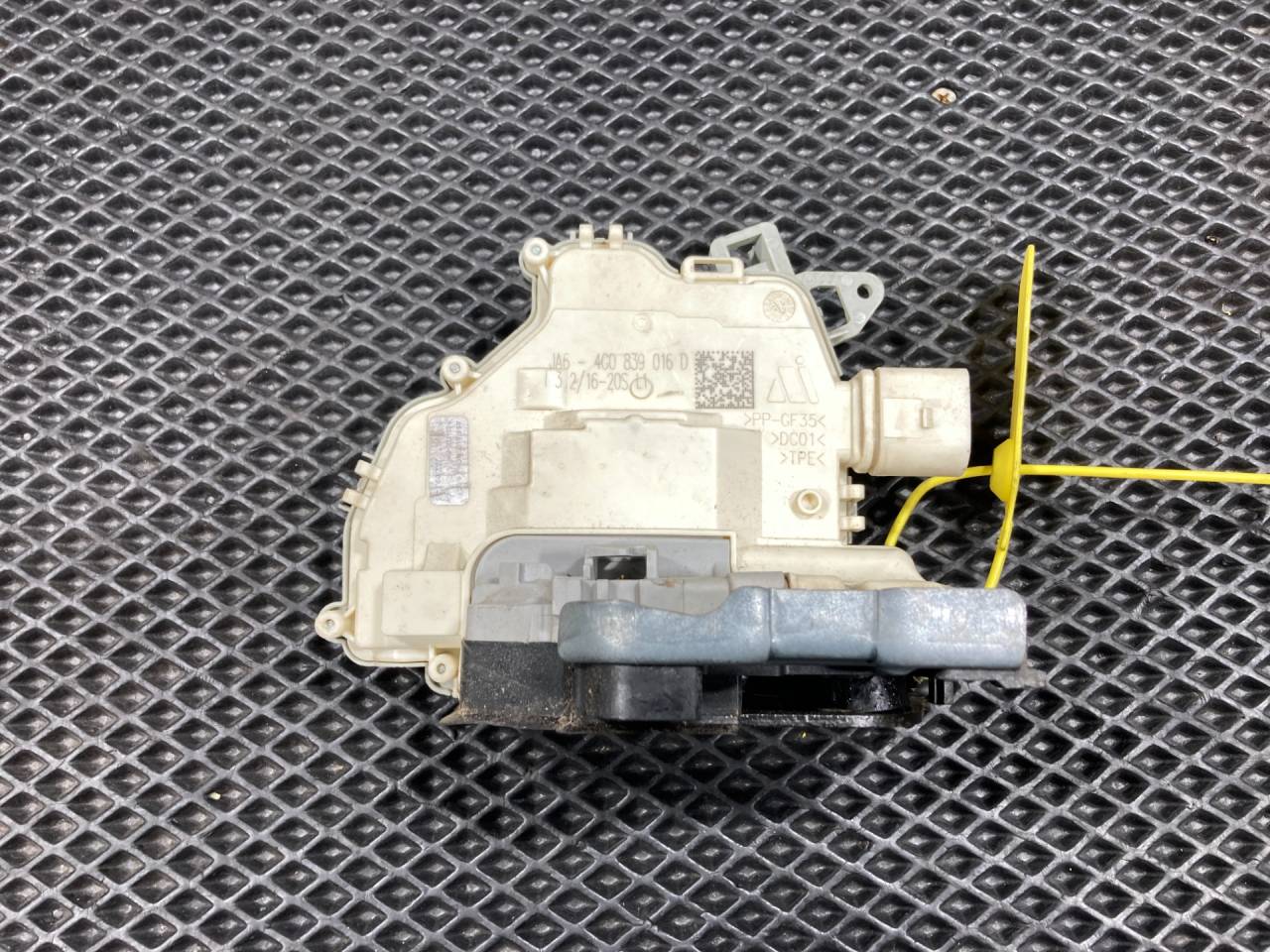 замок двери задней правой Audi Q7 4M 2016, 3.0 л., CREC, бензин, АКПП, внедорожник 5 дв., 4G0839016D - фото №1