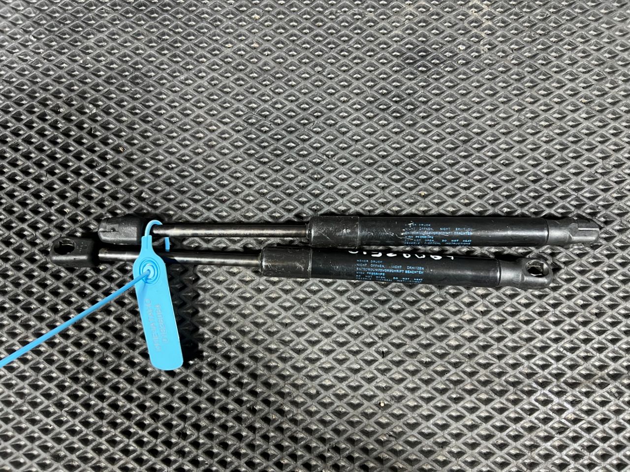 амортизатор капота Audi S8 D4 2013, 4.0 л., CGTA, бензин, АКПП, седан, 4H0823359D01S, 4H0823359D - фото №1