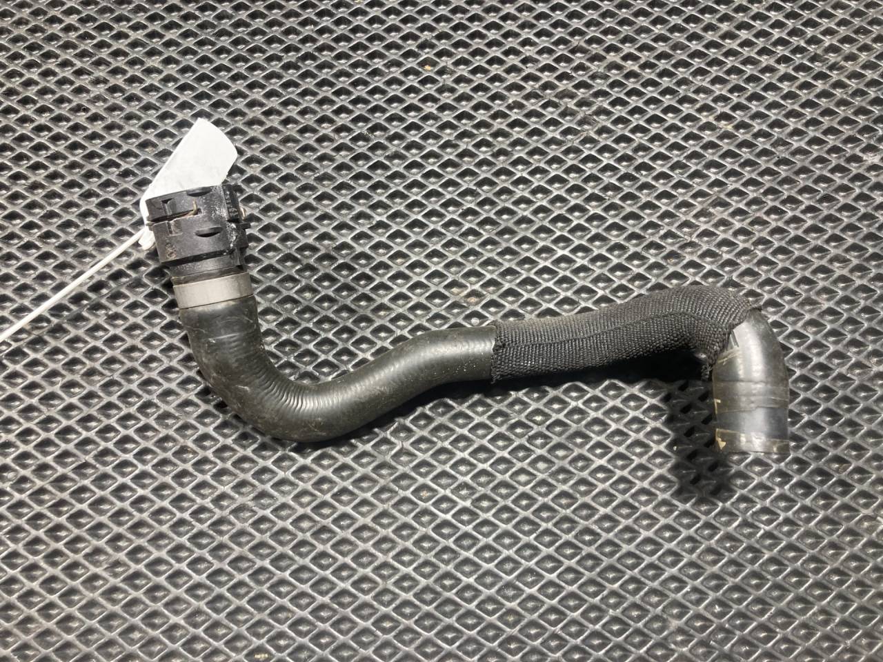 патрубок (трубопровод, шланг) Audi A4 B9 2015, 2.0 л., CYRB, бензин, АКПП, седан, 8W0122073F - фото №1