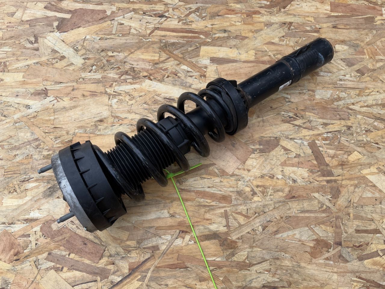 амортизатор передний правый Jaguar XE 1 поколение X760 2018, 3.0 л., AJ 126, бензин, АКПП, седан, T4N16070, HX7318B037PE - фото №1