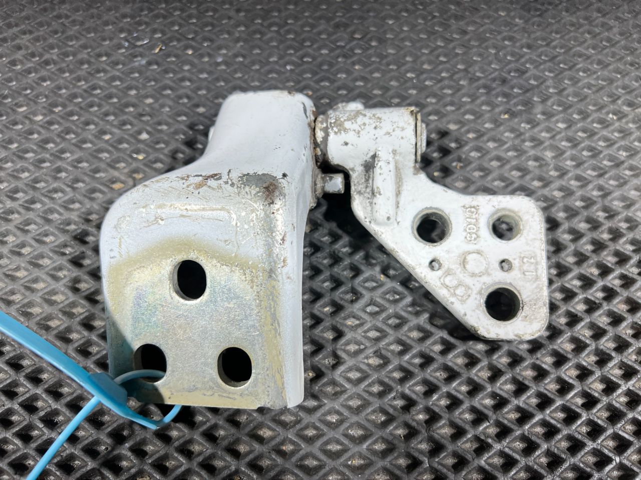 петля двери Peugeot Rifter 1 поколение (2018 - 2026) - фото №1