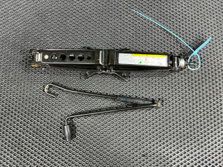 домкрат Volkswagen Taos 1 поколение 2021, 1.5 л., DNKA, бензин, АКПП, внедорожник 5 дв., 5QM011031A, 5Q0011221