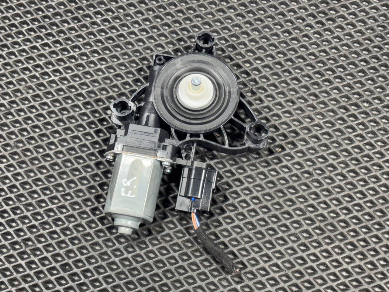 моторчик стеклоподъемника передний правый Ford Bronco Sport 1 поколение 2021, 1.5 л., бензин, АКПП, внедорожник 5 дв. - фото №1