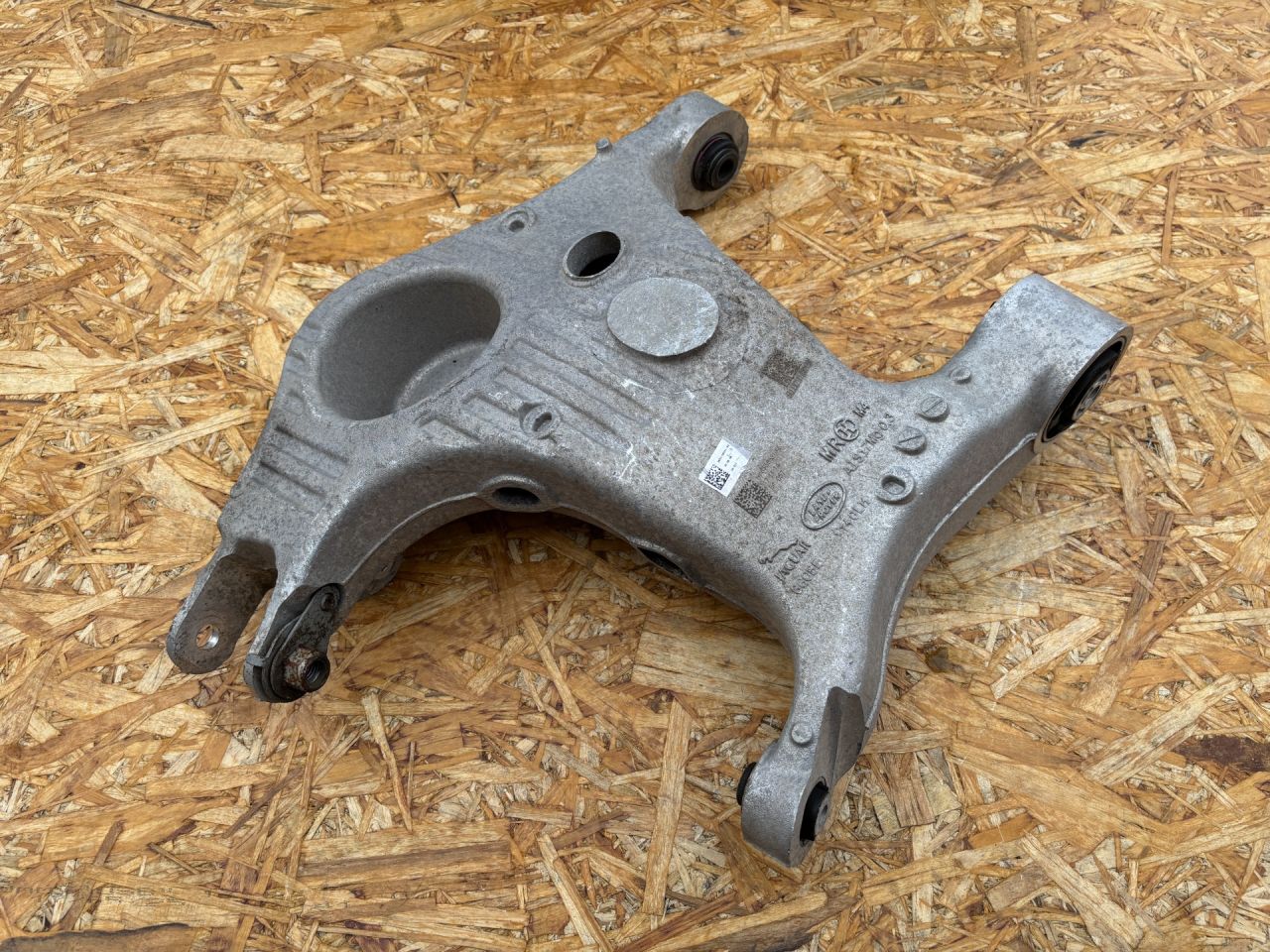 рычаг задний левый Jaguar F-Pace 1 поколение X761 2017, 3.0 л., бензин, АКПП, внедорожник 5 дв., HK83-5B531-AE, T4A30810, T4A8082, LR116285, LR090536 - фото №1