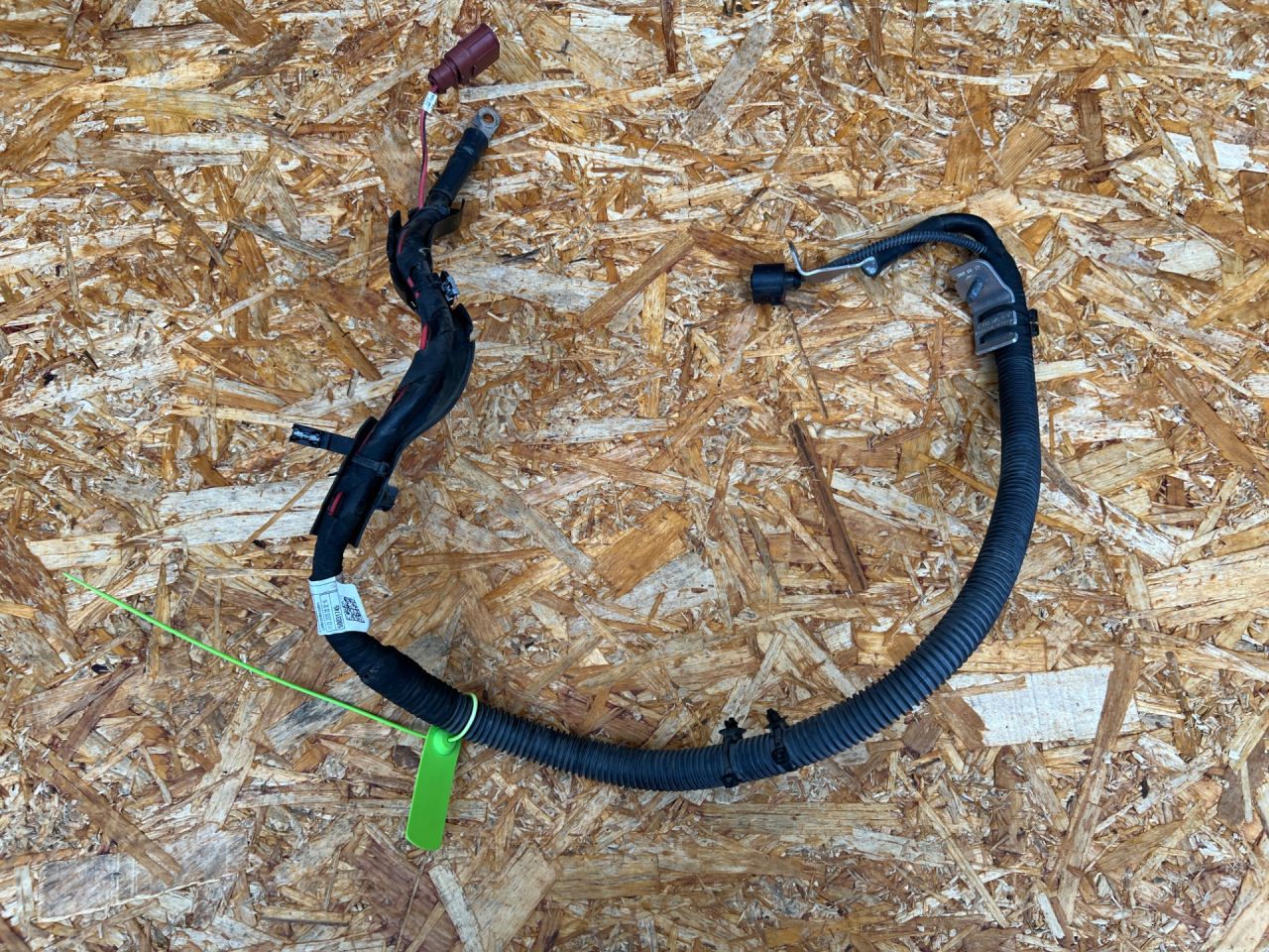 провод с генератора на стартер Audi A8 D5 2020, 4.0 л., бензин, АКПП, седан, 4N0971228Q, 4N0971502H - фото №1