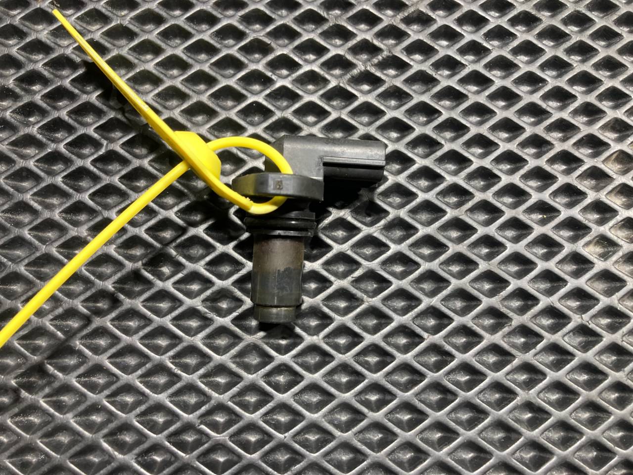 датчик распредвала Land Rover Range Rover Sport 2 поколение 2015, 3.0 л., 306PS, бензин, АКПП, внедорожник 5 дв., 8W9360255AA, LR014372, LR001397, AJ811224, 6G9N12K073BB, 31272689 - фото №1