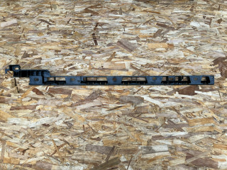 Кронштейн крепления порога Porsche Macan GTS 1 поколение [2-й рестайлинг] 95B 2022, 2.9 л., DGR, бензин, АКПП, внедорожник 5 дв., 95B853557B, 95B853557A