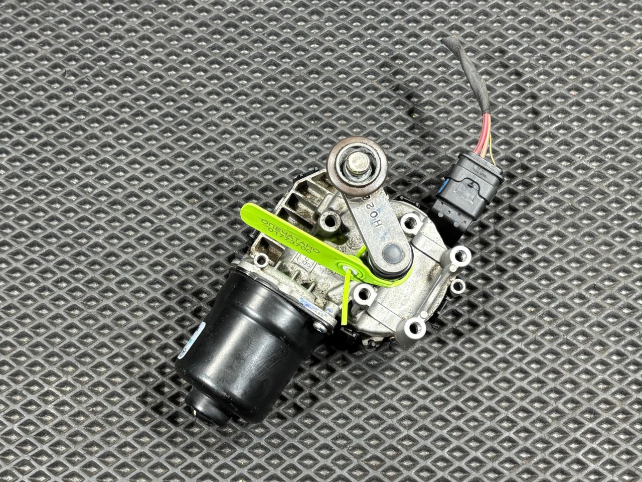моторчик передних стеклоочистителей (дворников) Mercedes-Benz A-Класс W177/V177 2020, 2.0 л., бензин, A1779064701, A1778203501 - фото №1