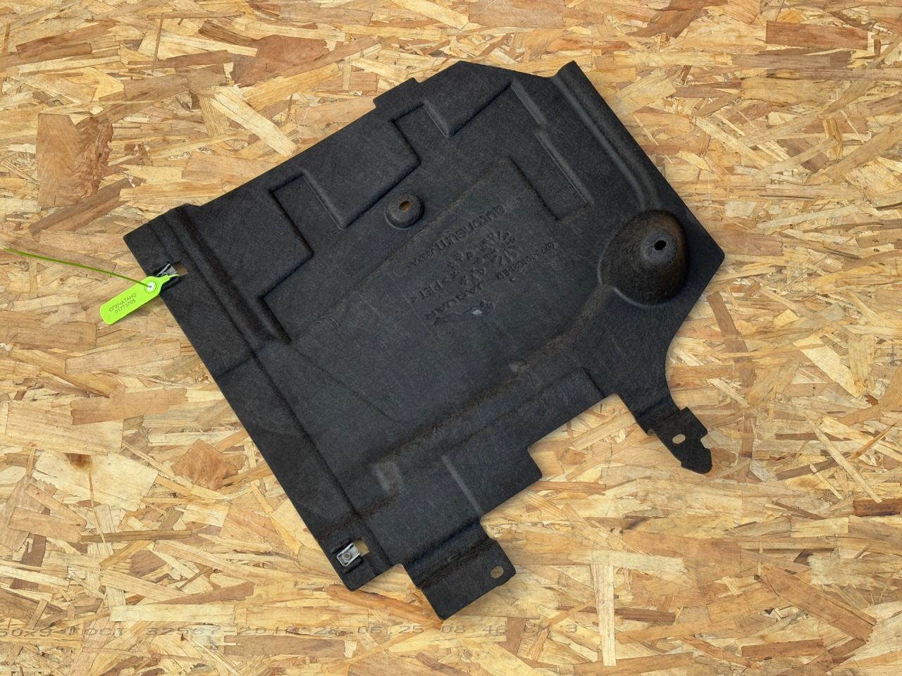 защита днища Jaguar XE 1 поколение X760 2017, 3.0 л., AJ 126, бензин, АКПП, T4N13818, T4N6762, GX73104C21, GX73-104C21-ED - фото №1