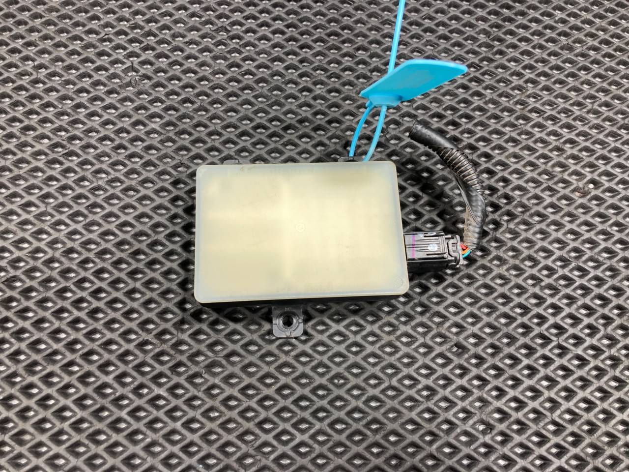 датчик мертвых (слепых) зон Kia K5 3 поколение 2020, 1.6 л., G4FP, бензин, АКПП, L3991-51010 - фото №1