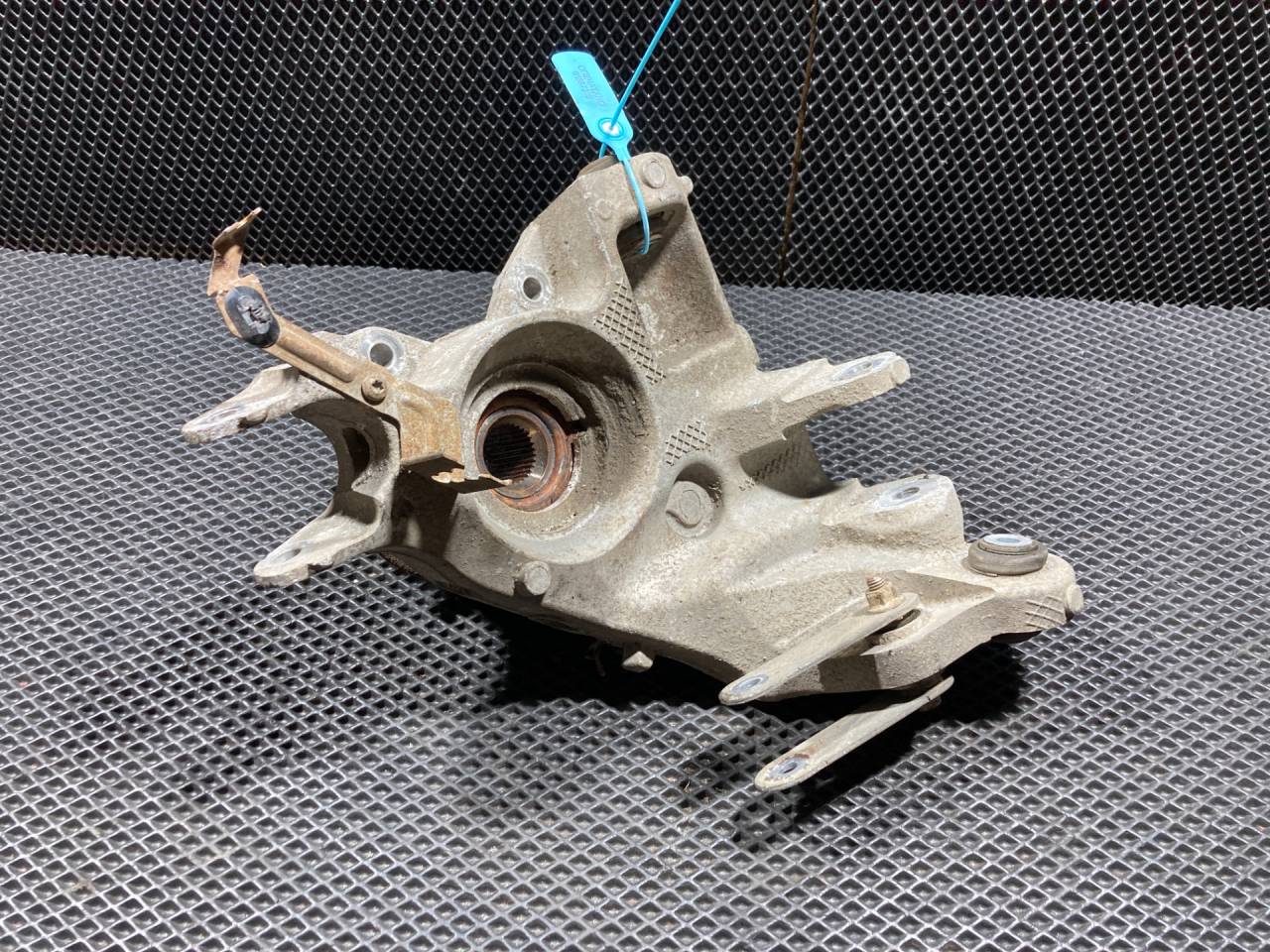 кулак задний правый Jaguar F-Pace 1 поколение X761 2017, 3.0 л., AJ 126, бензин, АКПП, внедорожник 5 дв., HK835A970AE, T4A1017, LR090542 - фото №1