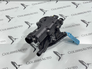 корпус термостата Kia K5 3 поколение 2022, 1.6 л., G4FP, бензин, АКПП, седан, 25600-2M810