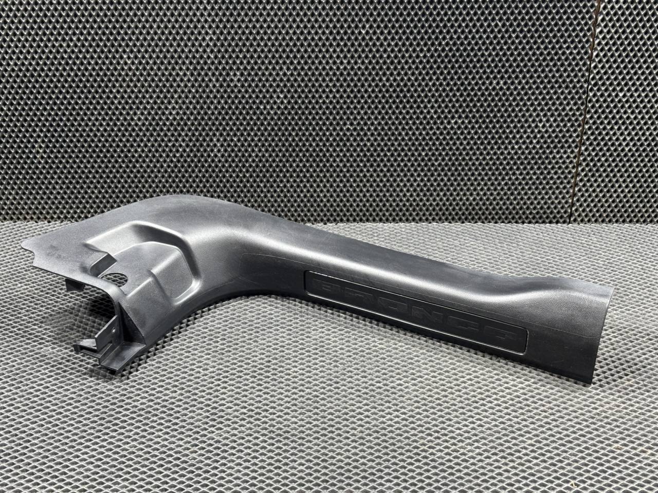 накладка на порог внутренняя Ford Bronco Sport 1 поколение 2021, 1.5 л., бензин, АКПП, внедорожник 5 дв., M1PBS13201AC - фото №1