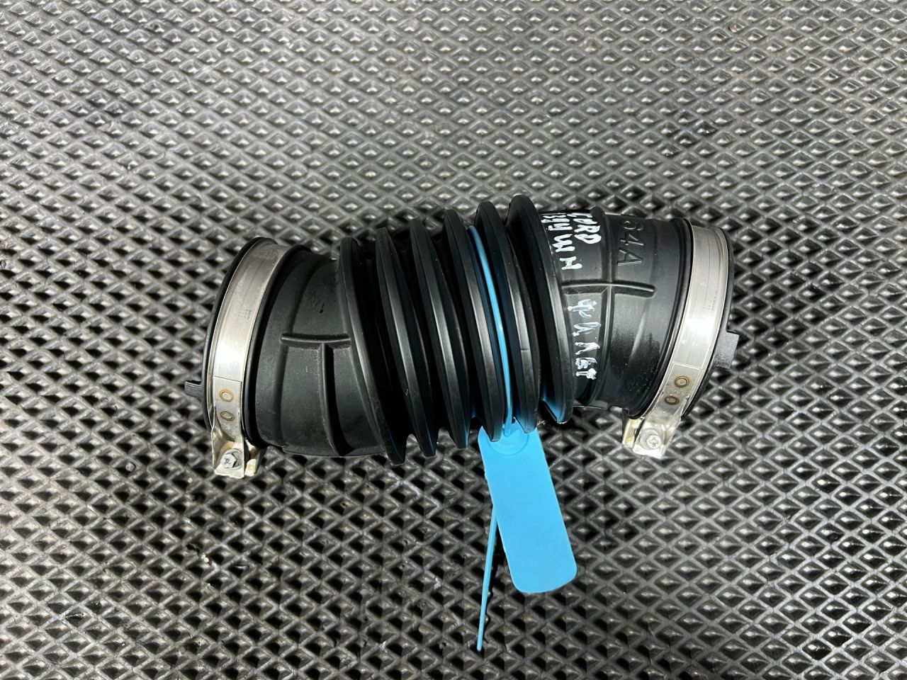 патрубок воздушного фильтра Honda Accord 11 поколение 2025, 1.5 л., L15B, бензин, вариатор, седан, 17225-64A-A00 - фото №1