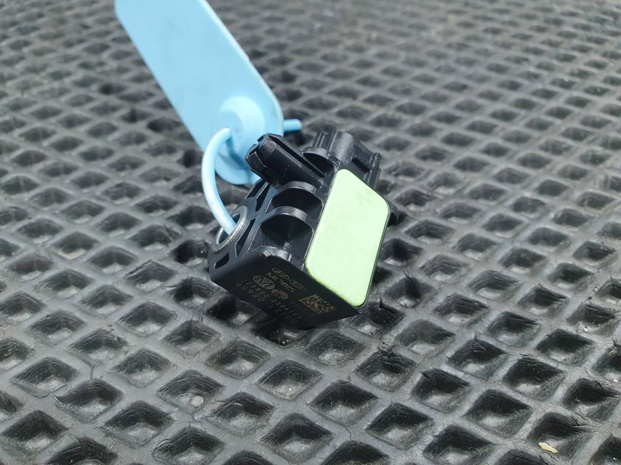 датчик удара Kia K5 3 поколение 2020, 1.6 л., G4FP, бензин, АКПП, 95920-L2100 - фото №1