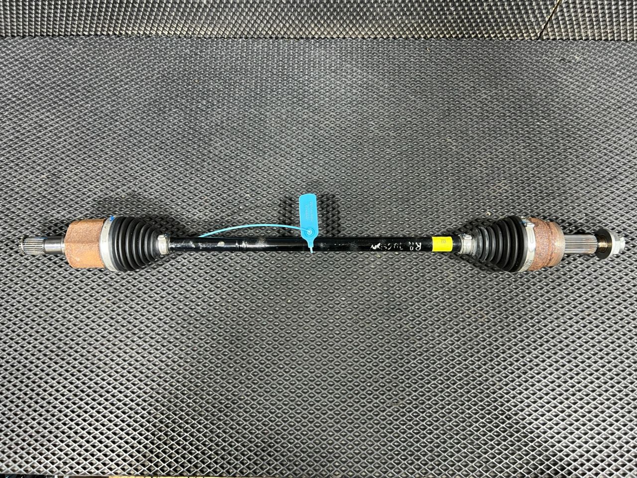 полуось задняя (приводной вал, ШРУС) Hyundai Tucson 4 поколение 2024, 2.5 л., G4KN, бензин, АКПП, внедорожник 5 дв., 49601-CW000 - фото №1