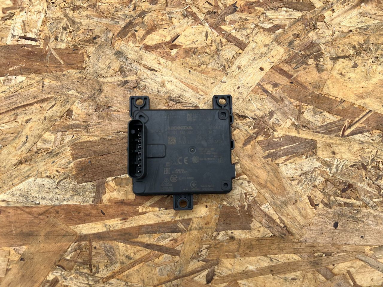 радар / датчик активного круиз контроля Honda CR-V 6 поколение 2025, 1.5 л., L15B, бензин, вариатор, внедорожник 5 дв., 8S3013A0 - фото №1