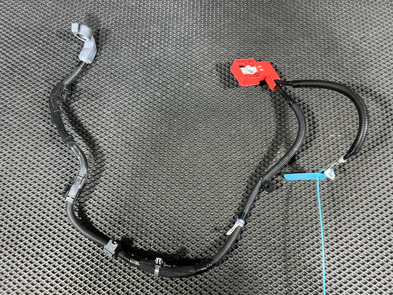 плюсовой провод аккумулятора Honda Accord 11 поколение 2025, 1.5 л., L15B, бензин, вариатор, седан, 324103AAA000 - фото №1