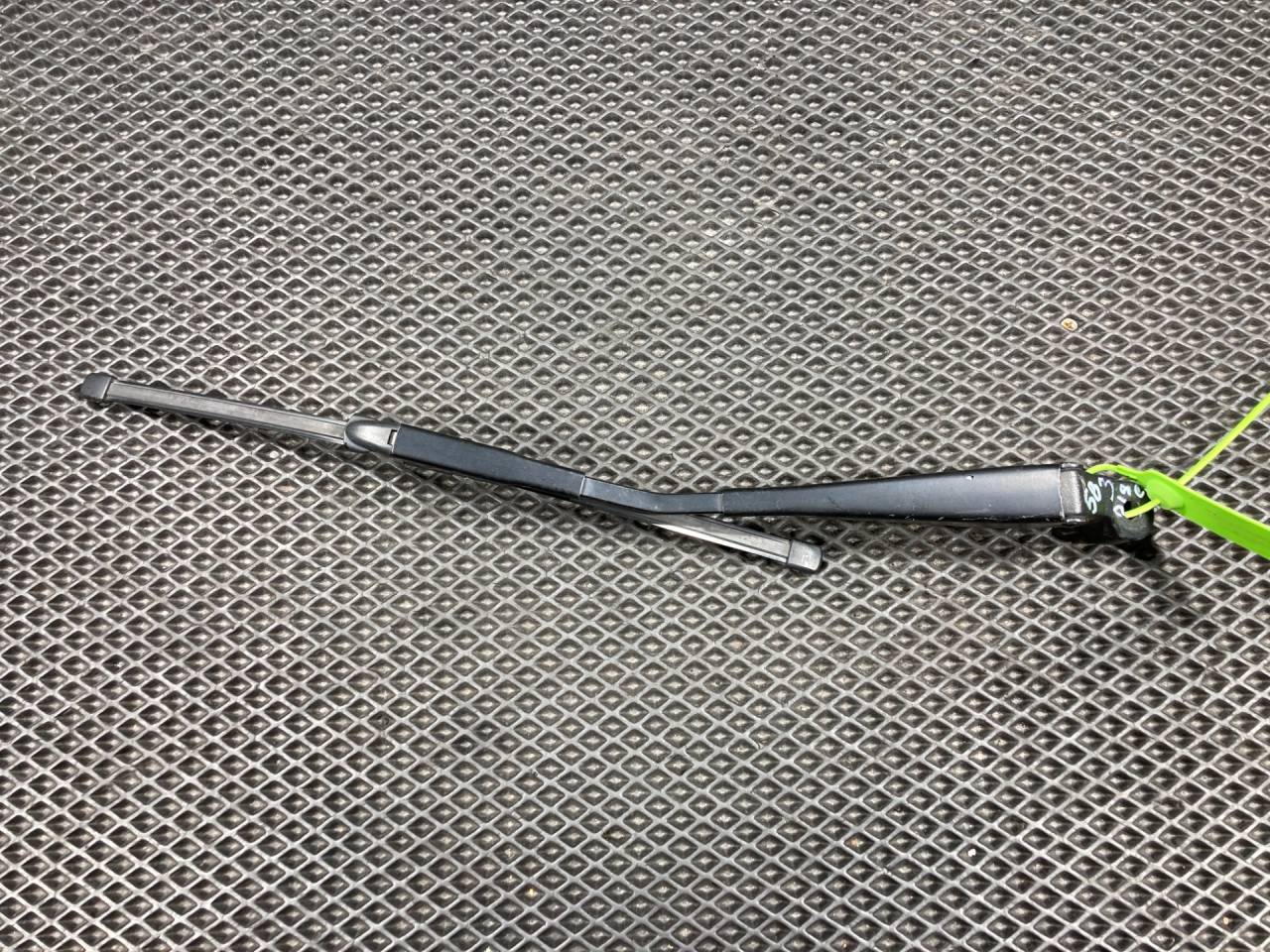 щеткодержатель задний Land Rover Discovery 5 поколение L462 2018, 3.0 л., 306PS, бензин, АКПП, внедорожник 5 дв., HY3217C403AC, LR083129 - фото №1