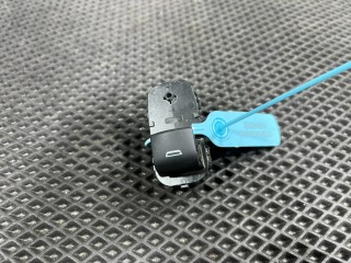 кнопка стеклоподъемника двери Chevrolet Trax 2 поколение 2024, 1.2 л., LIH, бензин, АКПП, внедорожник 5 дв., передний привод, 84513466, 23308157, 84139701