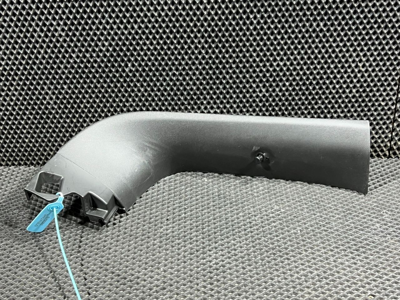 обшивка крышки багажника Buick Envista 1 поколение 2024, 1.2 л., бензин, АКПП, внедорожник 5 дв., 42733911 - фото №1