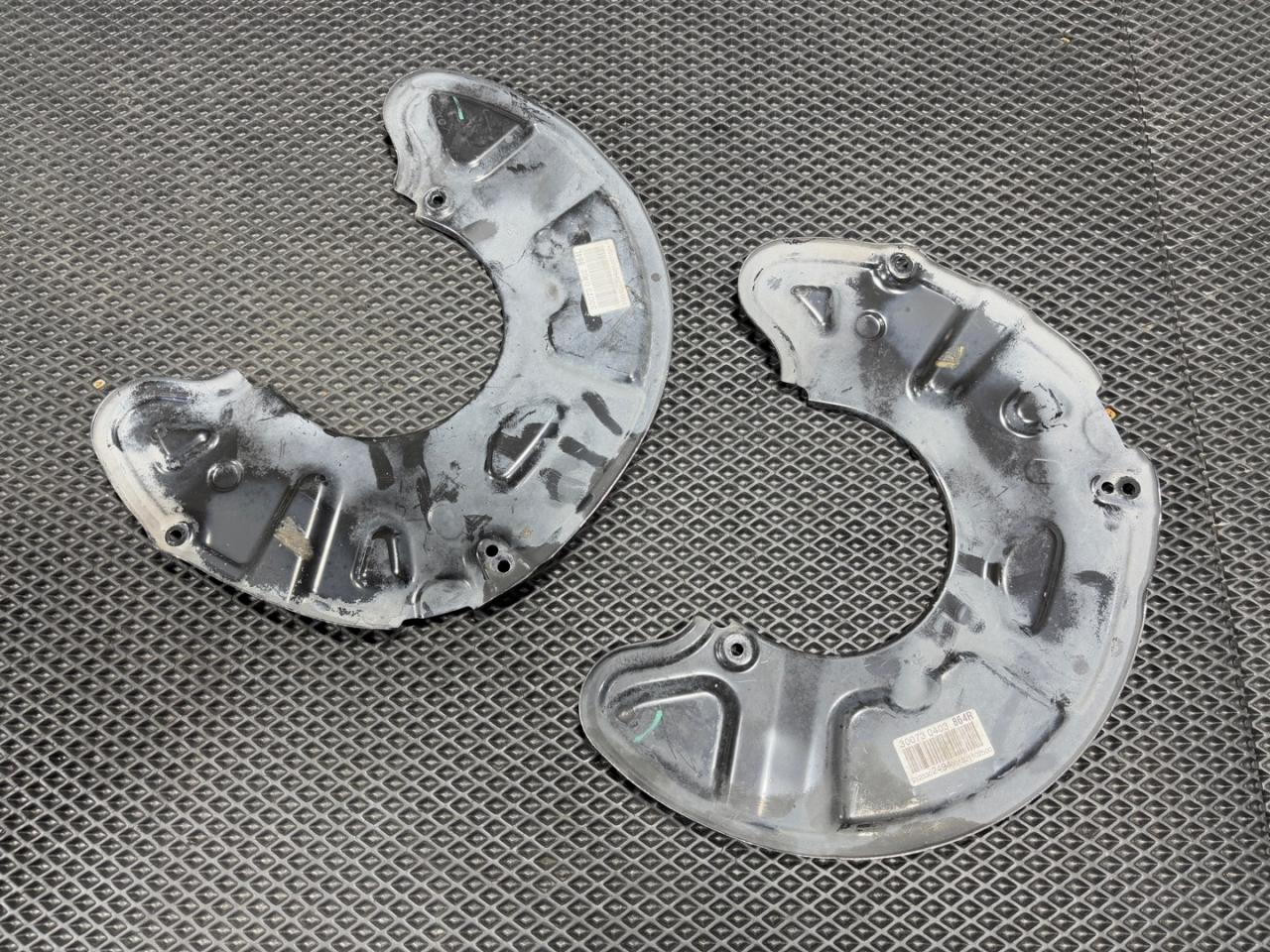 защитный кожух тормозного механизма Mercedes-Benz E-Класс W212/S212/C207/A207 2012, 3.5 л., M 272.980, бензин, АКПП, седан, A2044211220, A2044211120 - фото №1