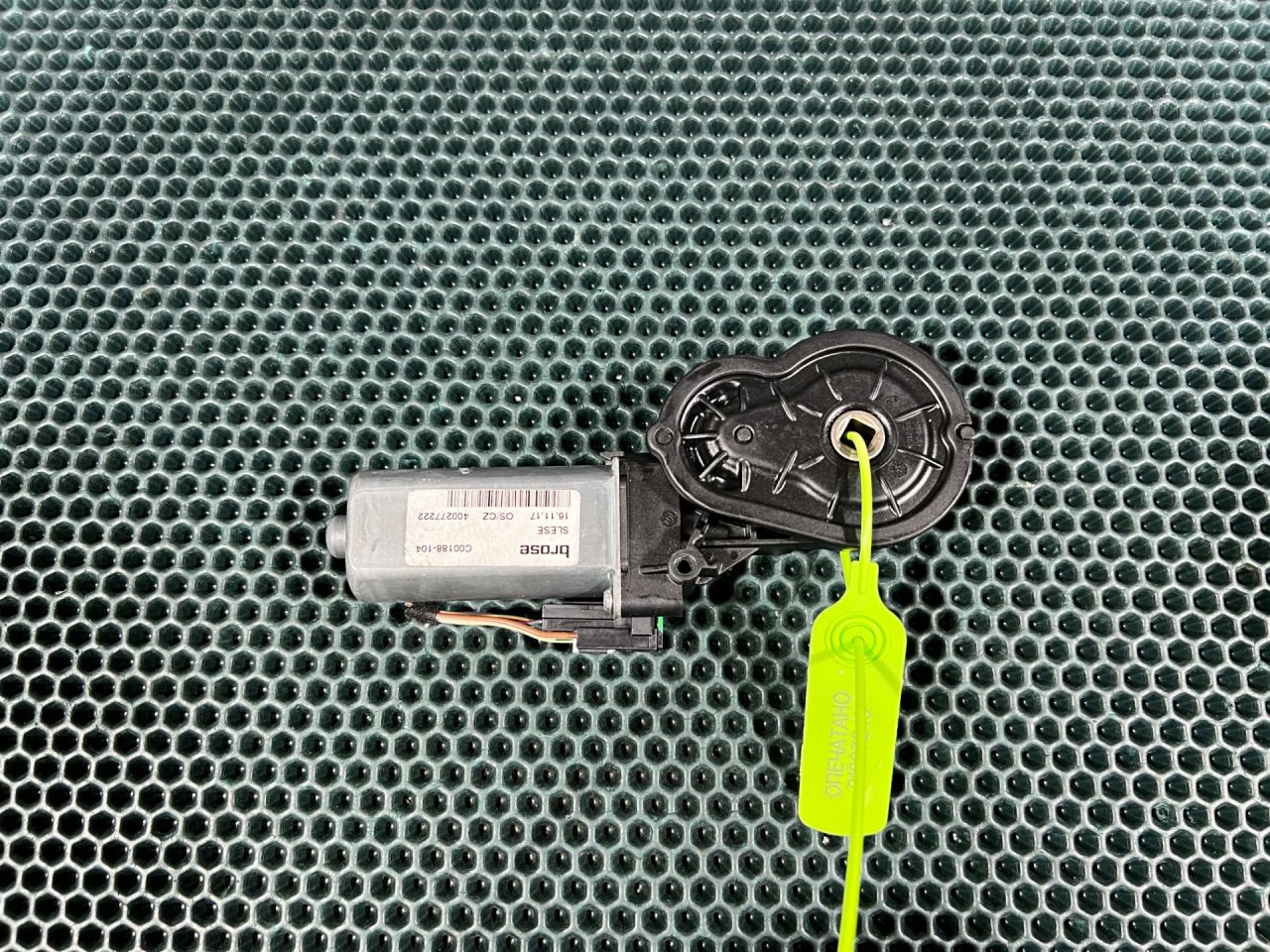 моторчик регулировки сиденья Land Rover Range Rover Velar 1 поколение 2018, 3.0 л., 306PS, бензин, АКПП, внедорожник 5 дв., C84241-100, C00188-104 - фото №1