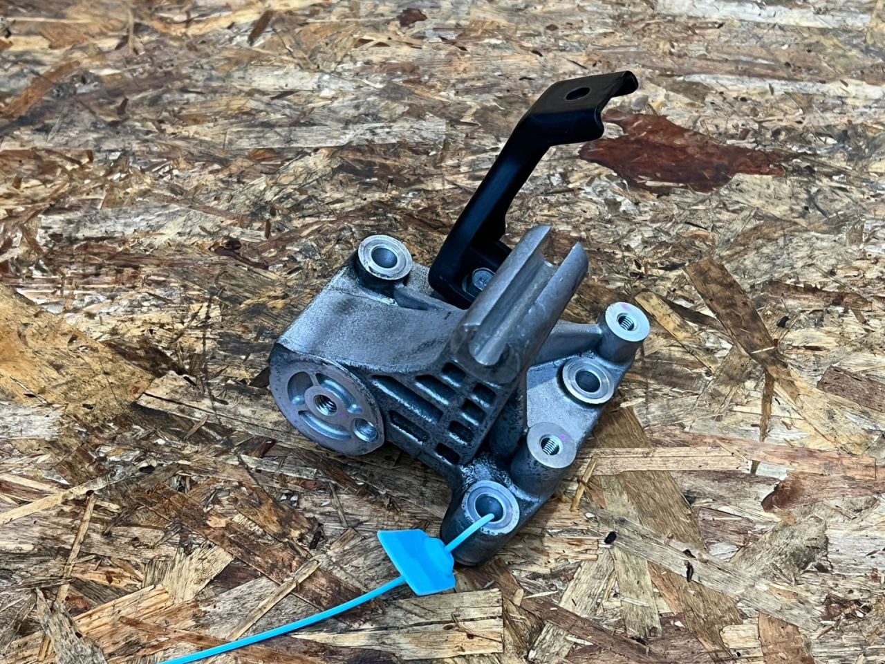 кронштейн (крепление) Genesis G70 1 поколение 2019, 2.0 л., G4KL, бензин, АКПП, седан, 252802CTA0 - фото №1