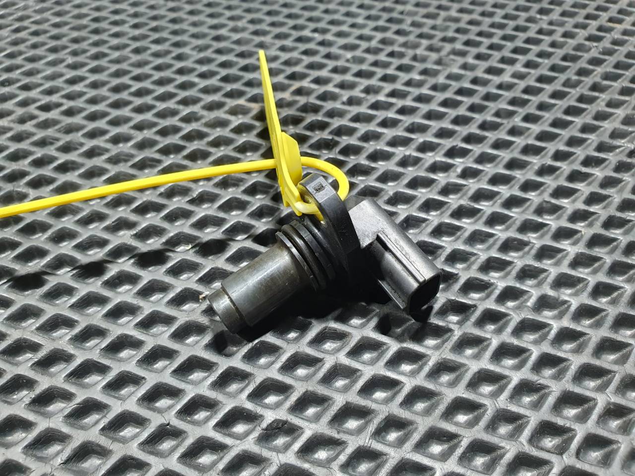 датчик распредвала Jaguar XJ 4 поколение 2014, 3.0 л., 306PS, бензин, АКПП, седан, 8W9360255AA, LR014372, LR001397, AJ811224, 6G9N12K073BB, 31272689 - фото №1