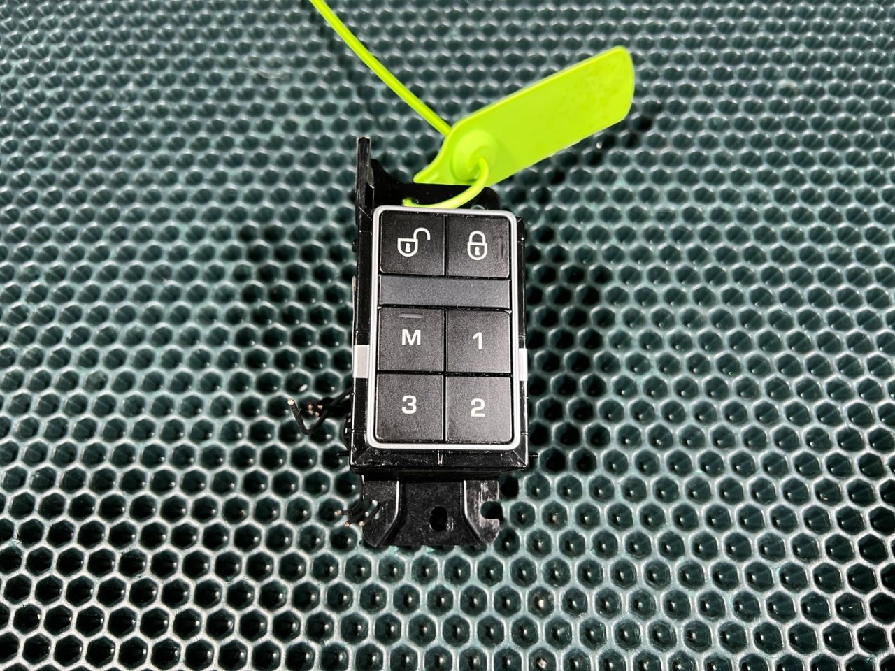 блок управления сиденьем Land Rover Range Rover Sport 2 поколение 2016, 3.0 л., 306PS, бензин, АКПП, внедорожник 5 дв., DK52237B67AA - фото №1