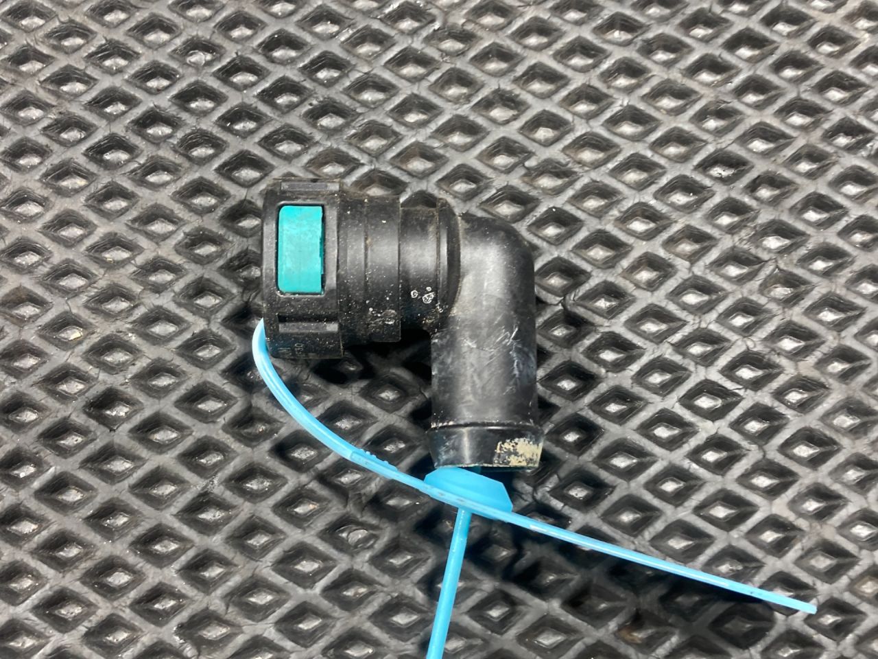 патрубок (трубопровод, шланг) Jaguar F-Pace 1 поколение X761 2018, АКПП, внедорожник 5 дв., PA66GF30 - фото №1