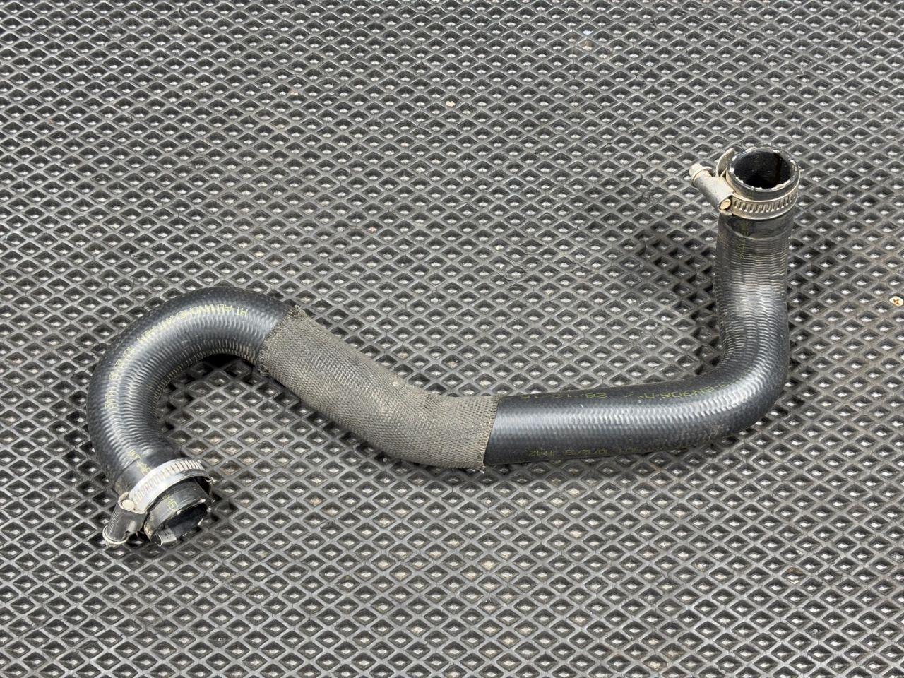 патрубок (трубопровод, шланг) Jaguar XE 1 поколение 2017, 2.0 л., бензин, АКПП, седан, HX736N906A, T2H9508, T2H41506, T2H36179, LR092417, LR125133, LR110382 - фото №1