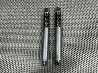 амортизатор крышки багажника (3-5 двери) Volkswagen Touareg 1 поколение [рестайлинг] 2010, 4.5 л., бензин, АКПП, седан, 7L6827550N