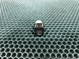 разъем AUX / USB BMW 7 серия G11/G12 [рестайлинг] 2020, 4.4 л., бензин, АКПП, седан, 84109229294