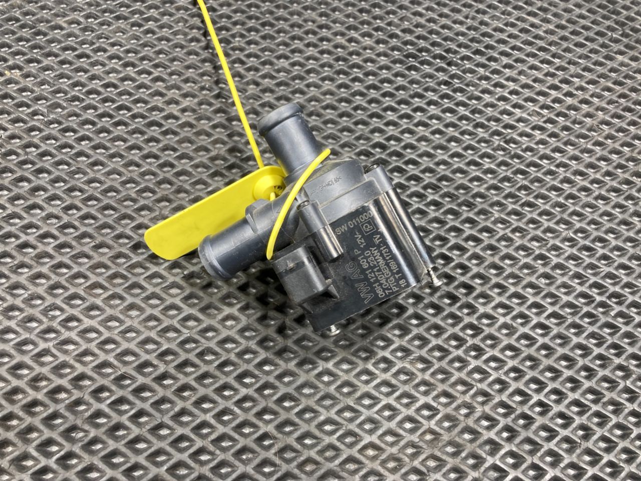 насос антифриза дополнительный Audi Q7 4M 2017, 3.0 л., CREC, бензин, АКПП, внедорожник 5 дв., 06H121601P - фото №1