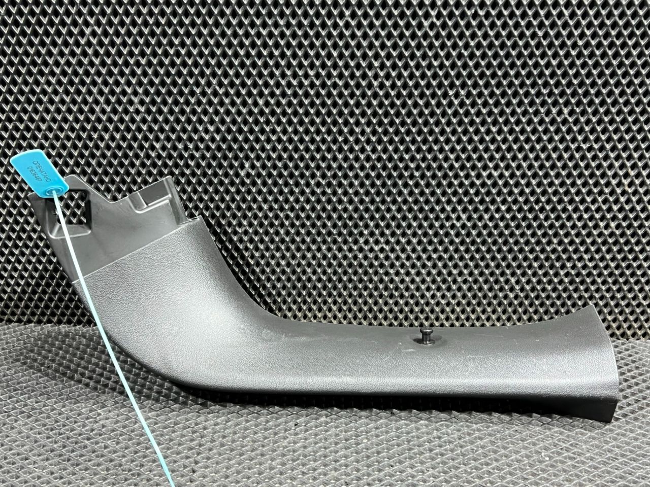 обшивка крышки багажника Buick Envista 1 поколение 2024, 1.2 л., бензин, АКПП, внедорожник 5 дв., 42733913 - фото №1